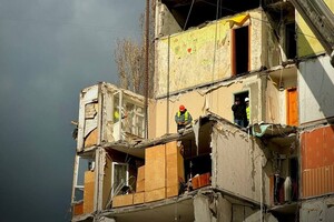 Поврежденные дроном квартиры на Добровольского демонтируют: одесситов просят не подходить 