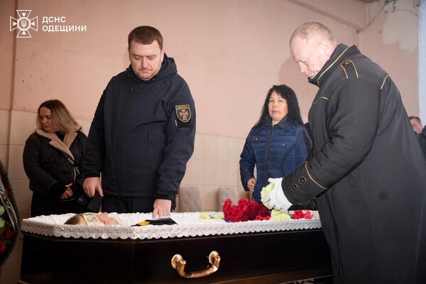 В Одесской области простились со спасателями, погибшими во время повторного ракетного удара 15 марта 