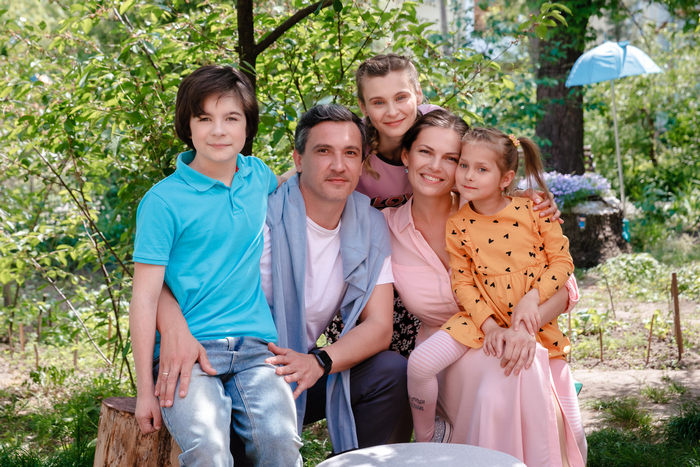 «Почув вибух у Києві, а у голові лише одне слово: «діти»: зірка українських серіалів про випробування під час великої війни