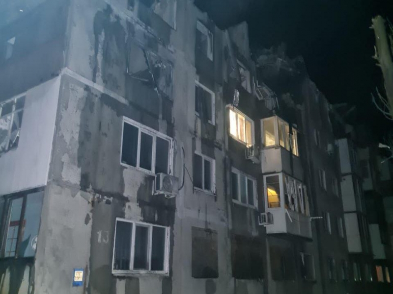Російські нелюди вдарили по жилих будинках в Сумах і Мирнограді: є загиблі, багато ранених