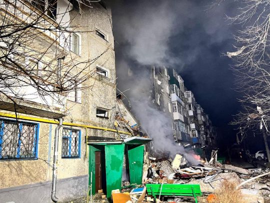Російські нелюди вдарили по жилих будинках в Сумах і Мирнограді: є загиблі, багато ранених