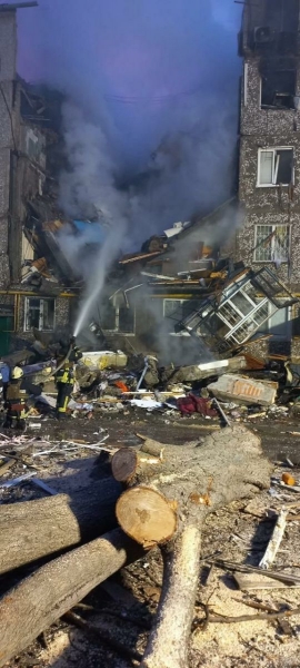 Російські нелюди вдарили по жилих будинках в Сумах і Мирнограді: є загиблі, багато ранених