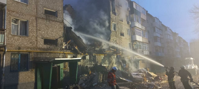 Російські нелюди вдарили по жилих будинках в Сумах і Мирнограді: є загиблі, багато ранених