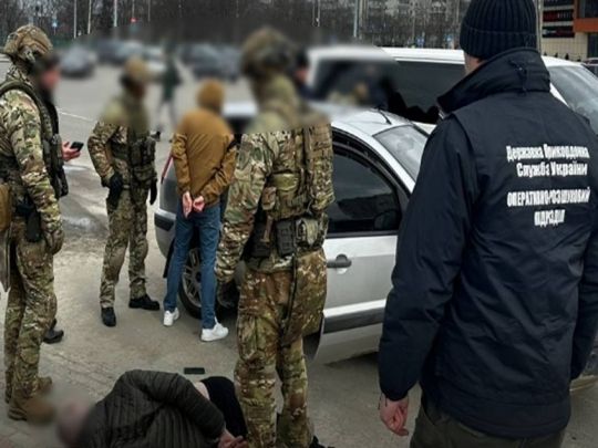 Тисячі боєприпасів, запали й гранати: на Сумщині викрили банду торговців зброєю