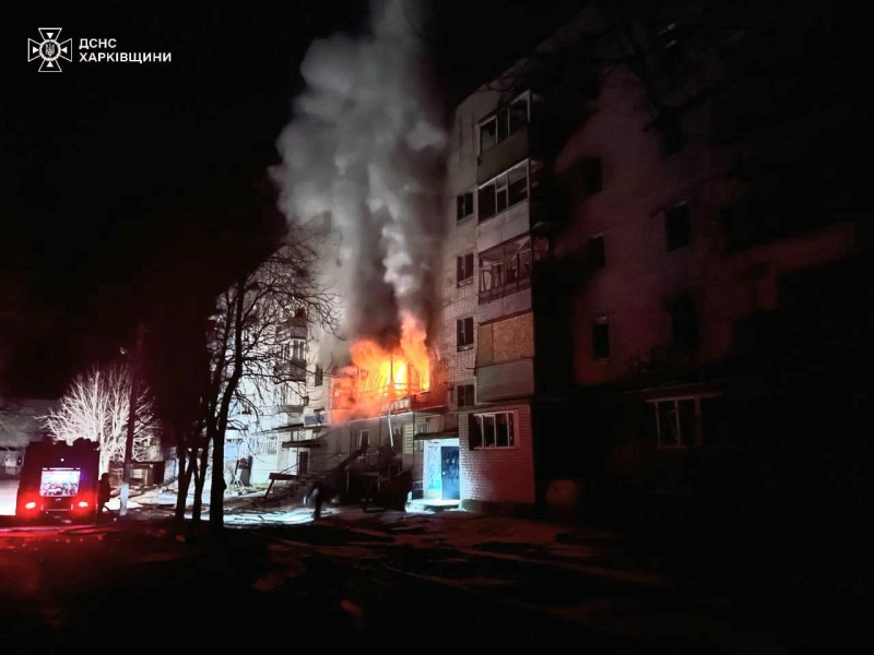 Вночі росіяни скинули авіабомбу на житлову багатоповерхівку у Куп'янську (фото)