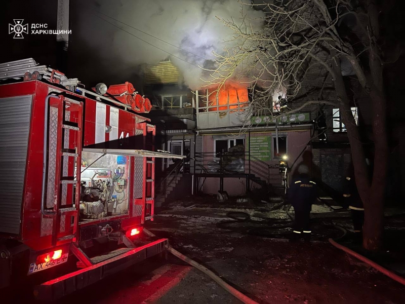 Вночі росіяни скинули авіабомбу на житлову багатоповерхівку у Куп'янську (фото)