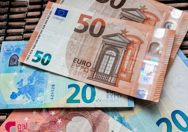 Курс валют в Украине 13 апреля 2024 года: сколько стоит доллар и евро