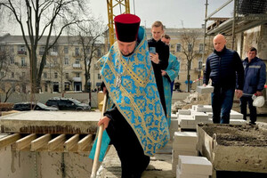 В Спасо-Преображенском соборе в Одессе приступили к восстановлению стены в алтаре, куда попала ракета