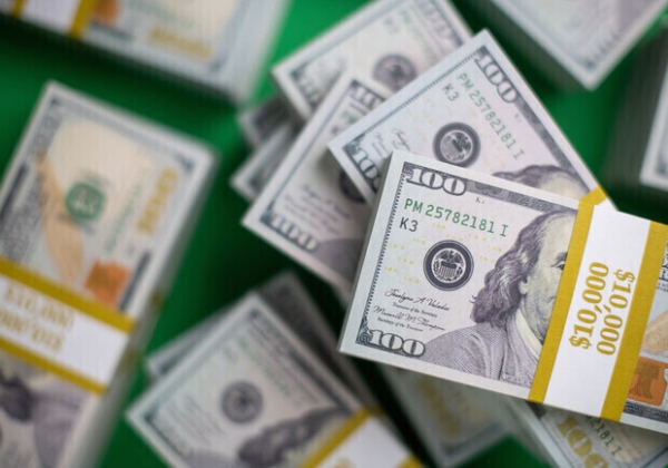 Курс валют в Украине 15 апреля 2024: сколько стоит доллар и евро