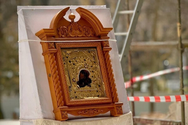 В Спасо-Преображенском соборе в Одессе приступили к восстановлению стены в алтаре, куда попала ракета