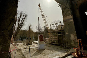 В Спасо-Преображенском соборе в Одессе приступили к восстановлению стены в алтаре, куда попала ракета