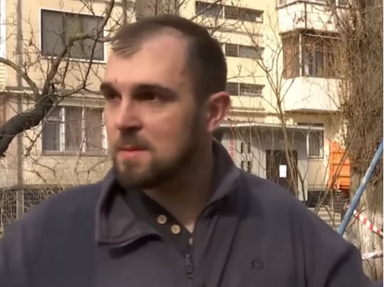 «Лізі часто каже, що мама та братик коло Ісуса»: родині, яка втратила найрідніших під час удару дрона, подарували житло