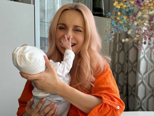 Недовго засиділась у декреті: багатодітна мама Лілія Ребрик повернулась у прямий ефір