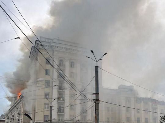 Росіяни завдали ракетного удару по Дніпру: є жертви, під завалами п'ятиповерхівки шукають людей (фото, відео)