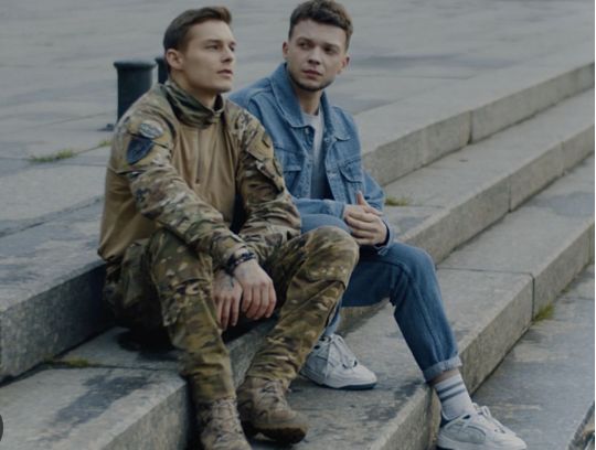 За сльози наших невинних дітей: переможець «Голосу країни» записав щемливу пісню з військовим