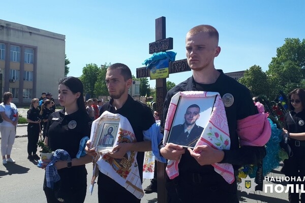 Простились со следователем полиции, который погиб из-за вражеских обстрелов Одессы