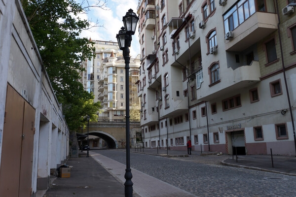 На Деволановском спуске больше нет "мертвого квартала": как сегодня выглядит "канава"