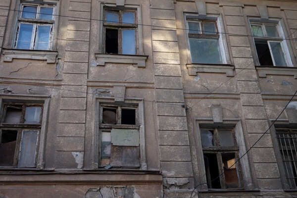 На Деволановском спуске больше нет "мертвого квартала": как сегодня выглядит "канава"