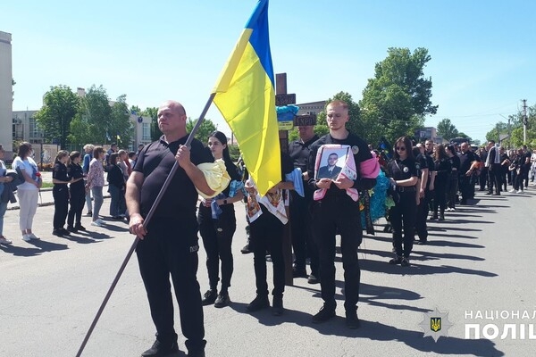Простились со следователем полиции, который погиб из-за вражеских обстрелов Одессы