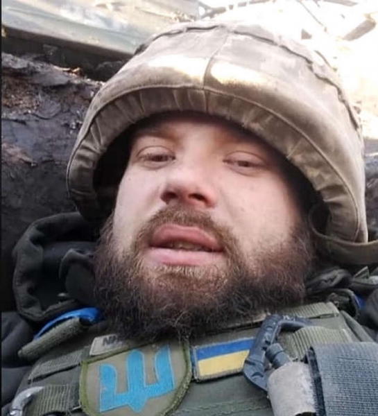 «Майже всі лікарі відмовились від нього»: після важкого поранення голови та обличчя українець хоче присвятити себе допомозі іншим