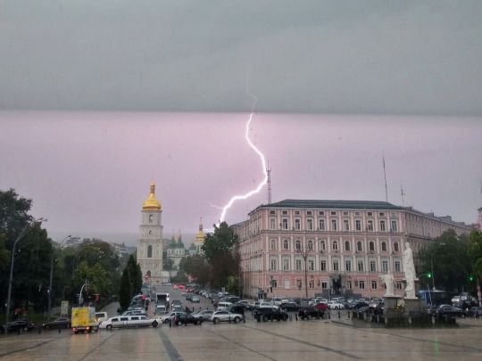 На Київ насувається гроза: якої погоди чекати наступними днями