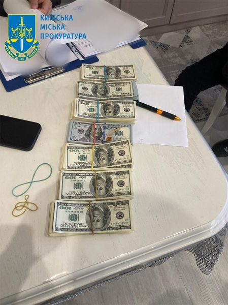 Обіцяв допомогти з документами «задорого»: в Києві затримали шахрая, який заробляв на ухилянтах