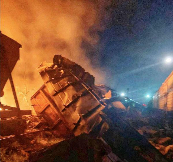 Окупанти вдруге за добу обстріляли інфраструктуру залізниці на Харківщині: пошкоджено будівлі та колії