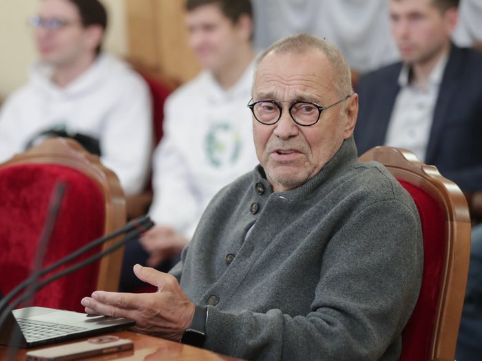 «Поводився жахливо»: зірка Голлівуду звинуватила російського режисера в жінконенависництві