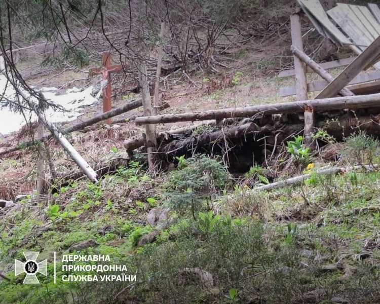 Прикордонники попередили туристів та ухилянтів про ще одну смертельну небезпеку у Карпатах (фото)