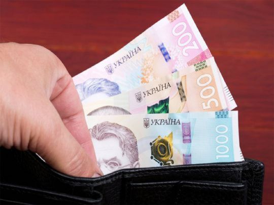 «Просто так» пенсію на картку не кинуть: що важливо знати одержувачам соцвиплат