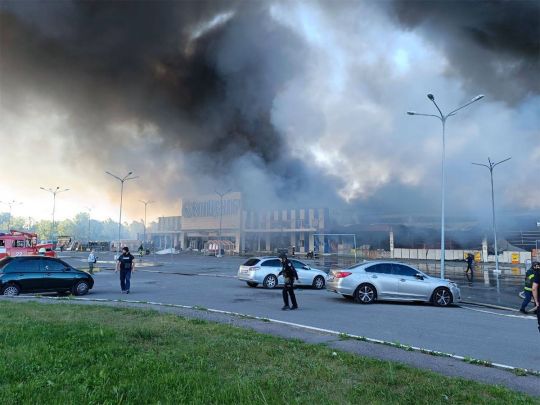 Удар по харківському «Епіцентру»: з’явилося відео зсередини ТЦ