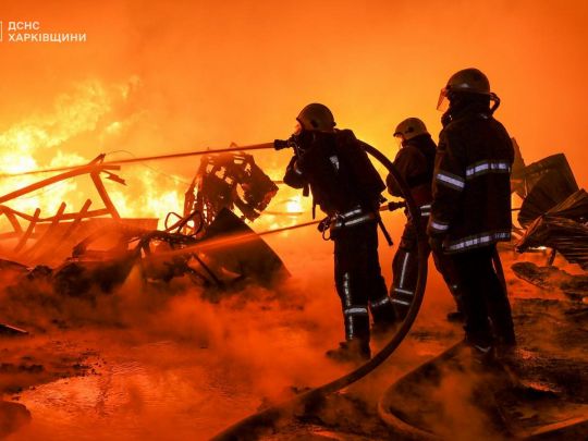 В Харкові продовжують гасіння пожежі після нічного удару рф «шахедами»
