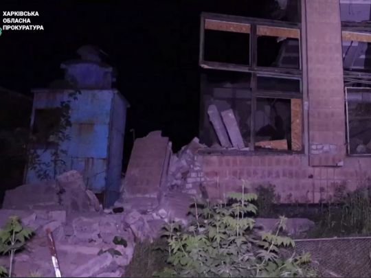 Зруйновано ліцей, пошкоджено багатоповерхівку: вночі росіяни вдарили балістикою по Харкову (відео)