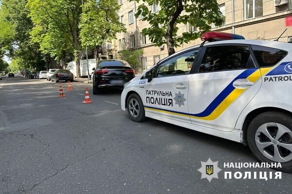 В центре Одессы легковушка на пешеходном переходе сбила женщину: что с пострадавшей