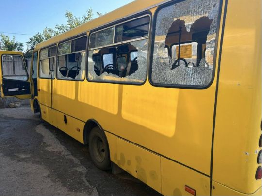 На Дніпропетровщині дрон російських терористів атакував маршрутку: серед поранених дитина