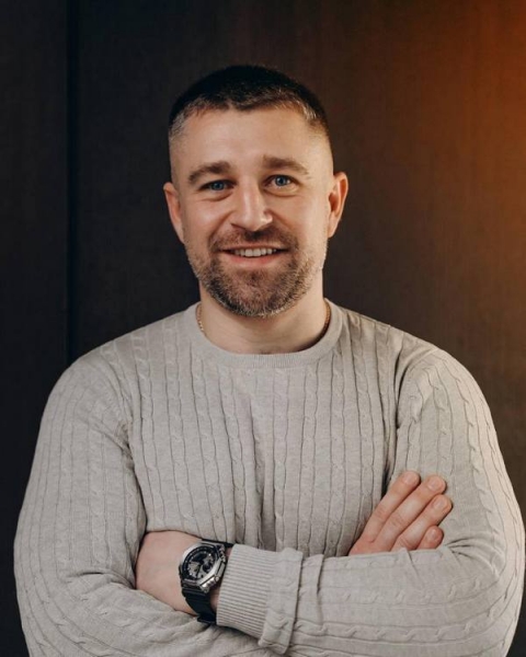 «Розрив танкового снаряда поблизу — і мені відсікло ногу»: ветеран війни Олександр Швачка став телеведучим