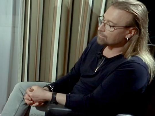 Відростив довге волосся та помітно схуднув: шанувальники опублікували «свіже» фото Олега Винника