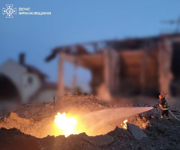 Ворог уночі масовано вдарив по Західній Україні: в Івано-Франківську зруйновано навчальний заклад (фото, відео)