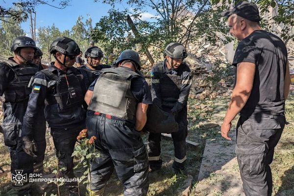 Завершено аварійно-рятувальні роботи у Кривому Розі, триває тушіння пожежі на Київщині