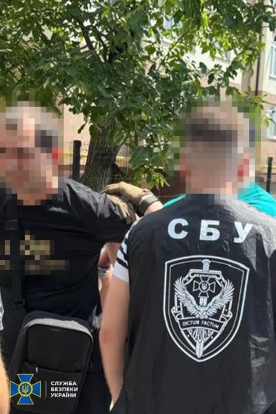 Брав гроші з імпортерів: затримано одного з головних митників Прикарпаття (фото)