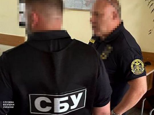 Брав гроші з імпортерів: затримано одного з головних митників Прикарпаття (фото)