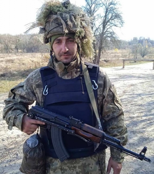 «Коли дізнались, що син зник безвісти, у його тата стався інсульт»: російські окупанти розстріляли військовополоненого Івана Григуса