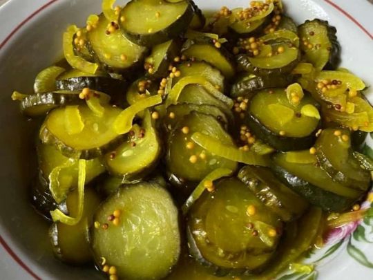 Салат з огірків на зиму: цей рецепт точно проситимуть ваші подруги