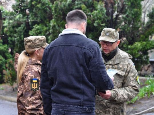 Самі винні: керівник ТЦК пояснив, чому в Києві чоловіків силоміць привозять до військкоматів