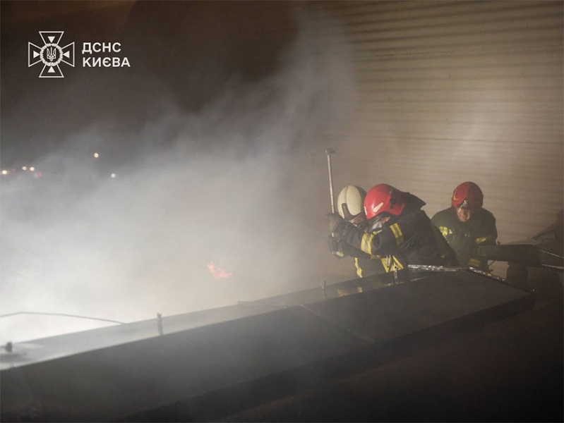 У Києві вночі палала багатоповерхівка: що відомо