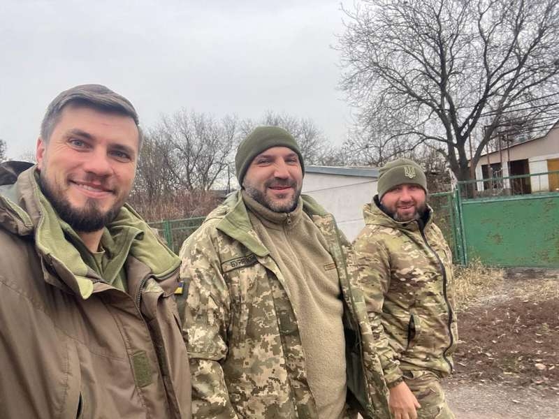 «Всі чекають на швидку перемогу, але мають бути ті, хто її наближатиме»: капелан з Черкас та двоє його братів служать у ЗСУ