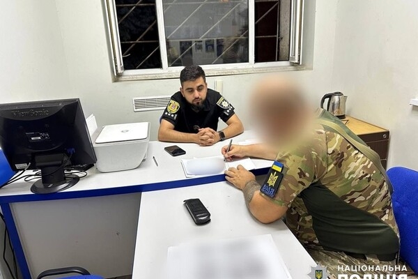 В Одессе мужчина, в которому подошли с ТЦК, угрожал пистолетом военнослужащим