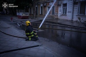 Во время ракетного удара в Одессе снова загорелся дом на Софиевской: подробности
