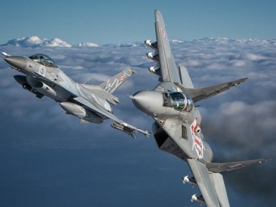 Через масований обстріл України різними ракетами Польща підняла авіацію