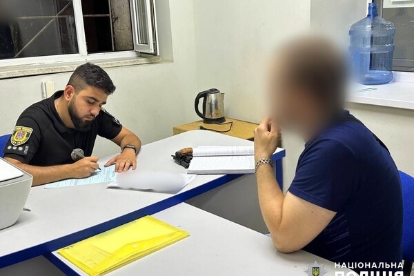 В Одессе мужчина, в которому подошли с ТЦК, угрожал пистолетом военнослужащим